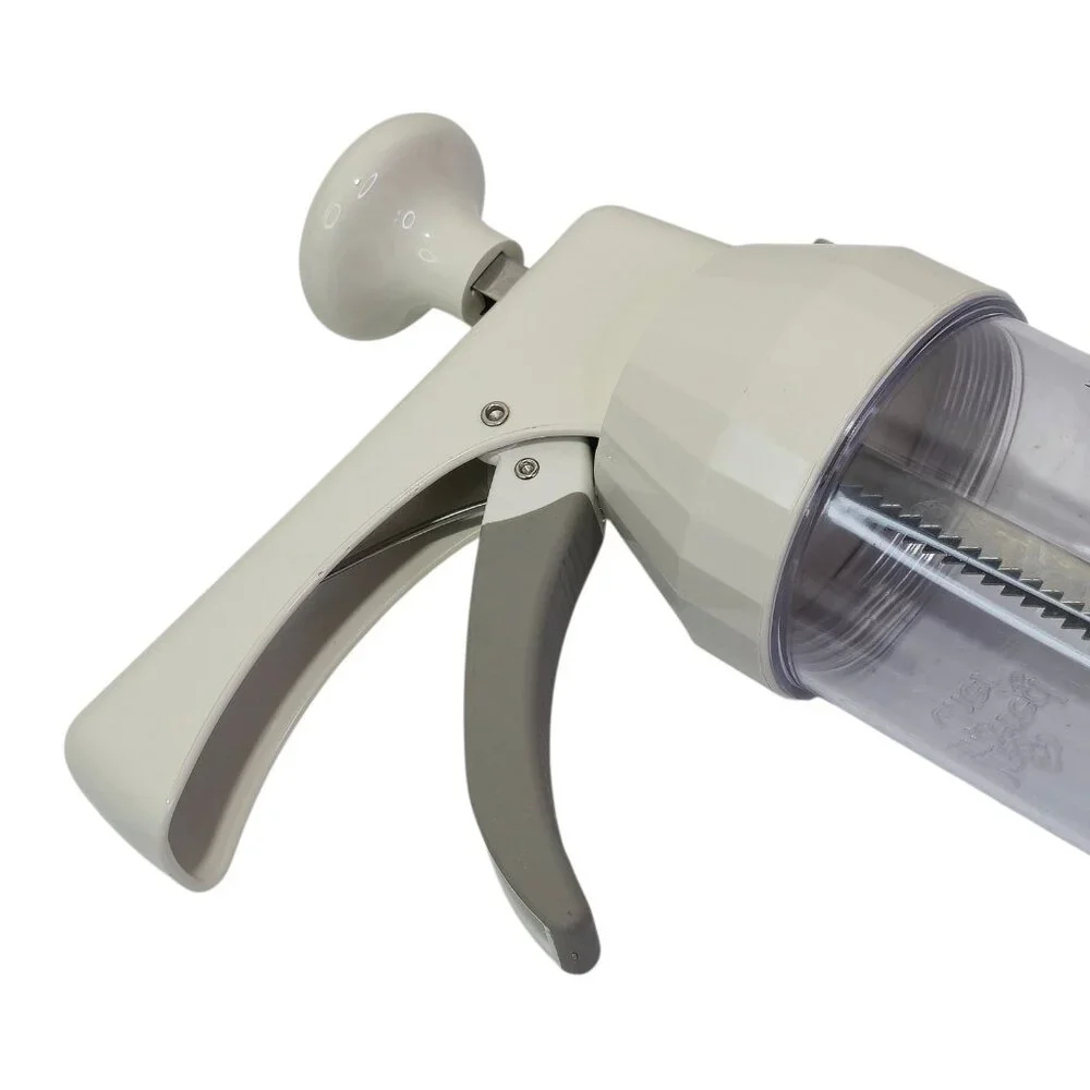 The Pampered Chef #1525 Cookie Press With 16 Cookie Discs
